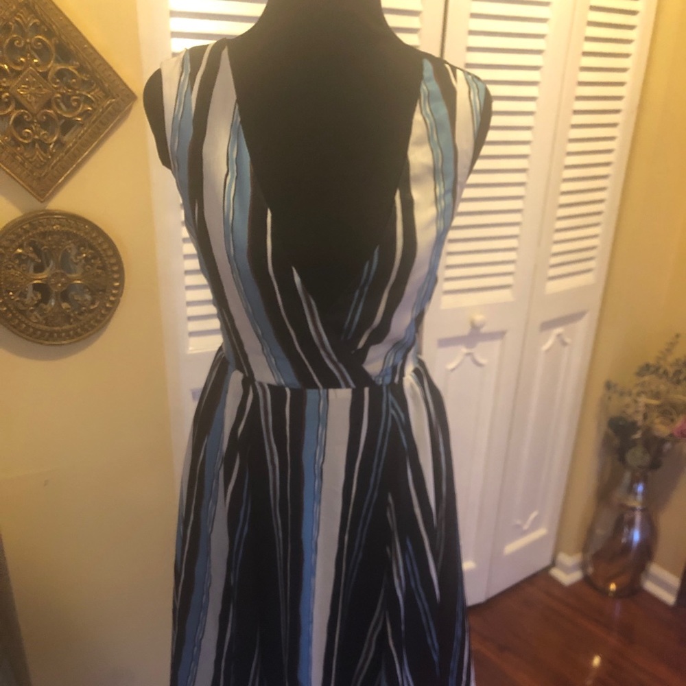 L’Artiste  Blue Striped Dress w/Criss Cross Back NWT -Small